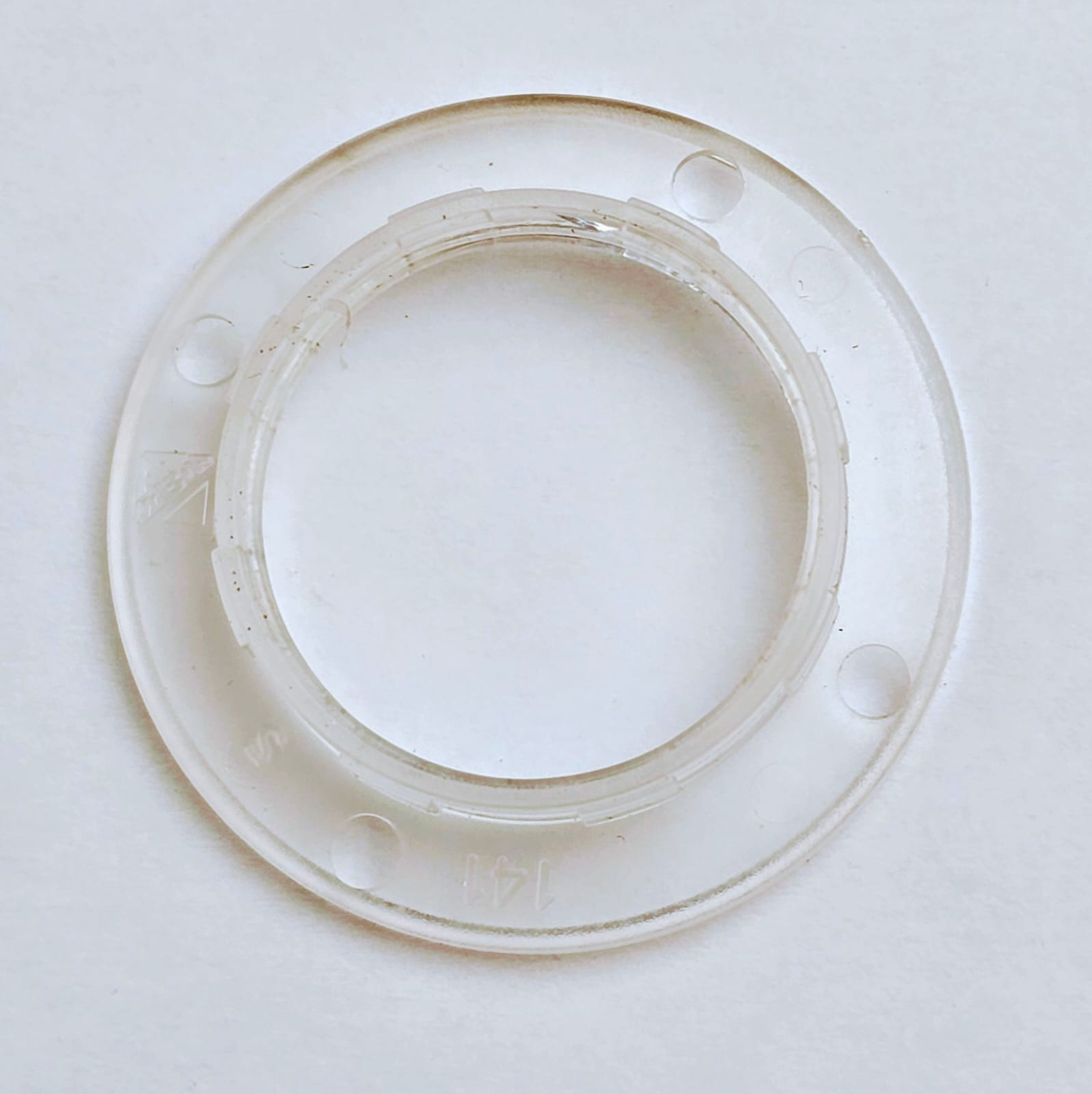WIDE LIP SHADE RING CLEAR FOR E14 LAMPHOLDER WITH HOLES IN THE LIP